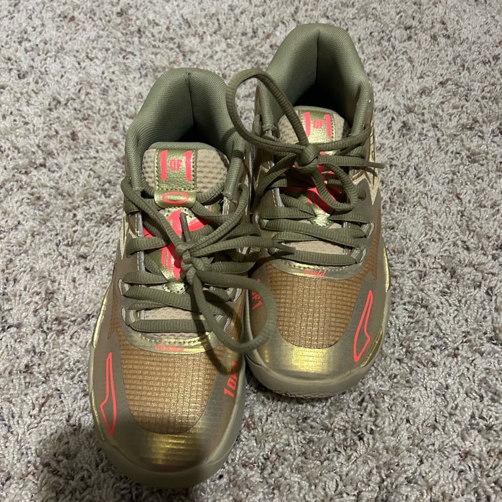 Melo Golden Child kids basketball shoes